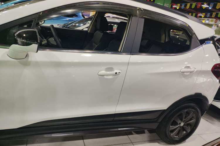 Used BYD Yuan New Energy 2018 EV360 Smart Connect Cool Edition Exterior 5