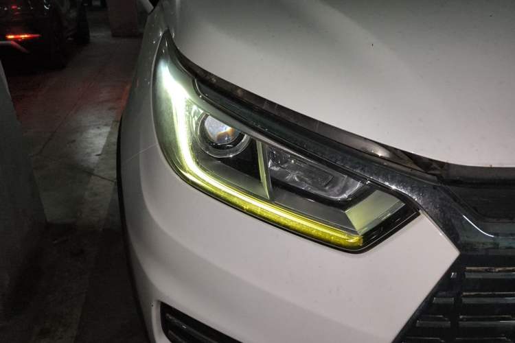 Used BYD Yuan New Energy 2018 EV360 Smart Connected Cool Model Exterior 6