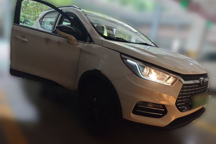 Used BYD Yuan New Energy 2018 EV360 Smart Connect Cool Edition Front Right 45 Deg