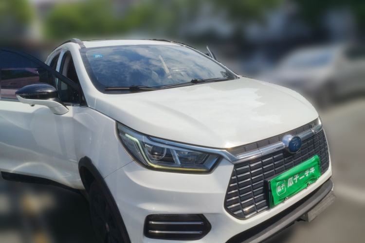 Used BYD Yuan New Energy 2018 EV360 Smart Connect Cool Edition Front Right 45 Deg