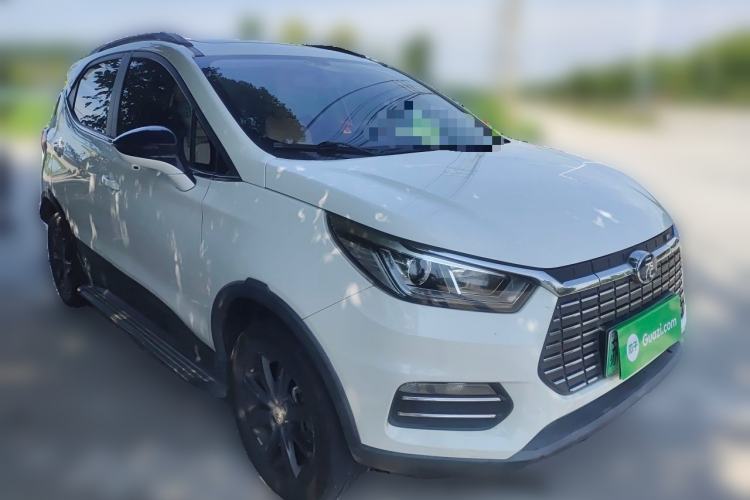 Used BYD Yuan New Energy 2018 EV360 Smart Connect Cool Edition Front Right 45 Deg
