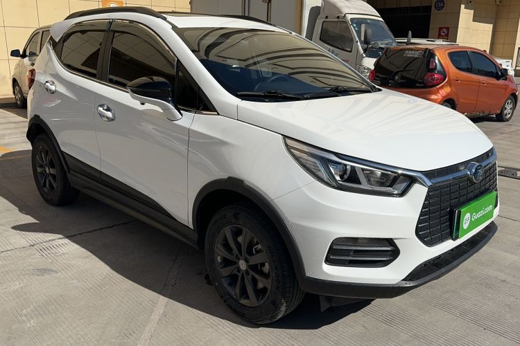 Used BYD Yuan New Energy 2018 EV360 Smart Connect Cool Edition Front Right 45 Deg