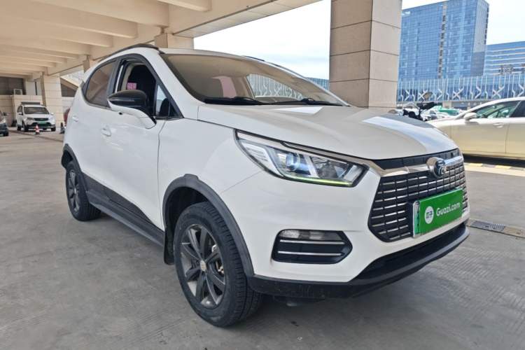 Used BYD Yuan New Energy 2018 EV360 Smart Connect Cool Edition Front Right 45 Deg