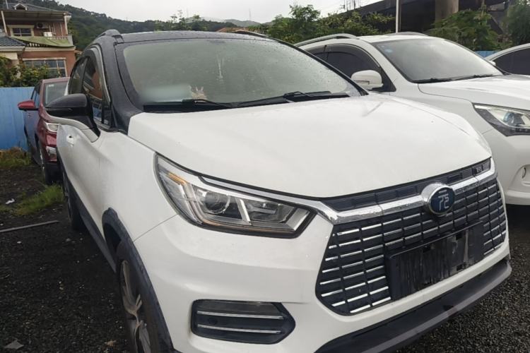 Used BYD Yuan New Energy 2018 EV360 Smart Connected Cool Model Front Right 45 Deg