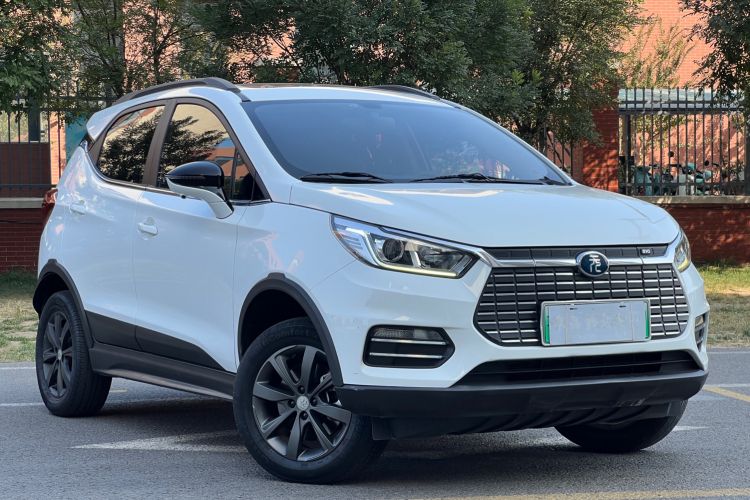 Used BYD Yuan New Energy 2018 EV360 Smart Connect Cool Edition Front Right 45 Deg