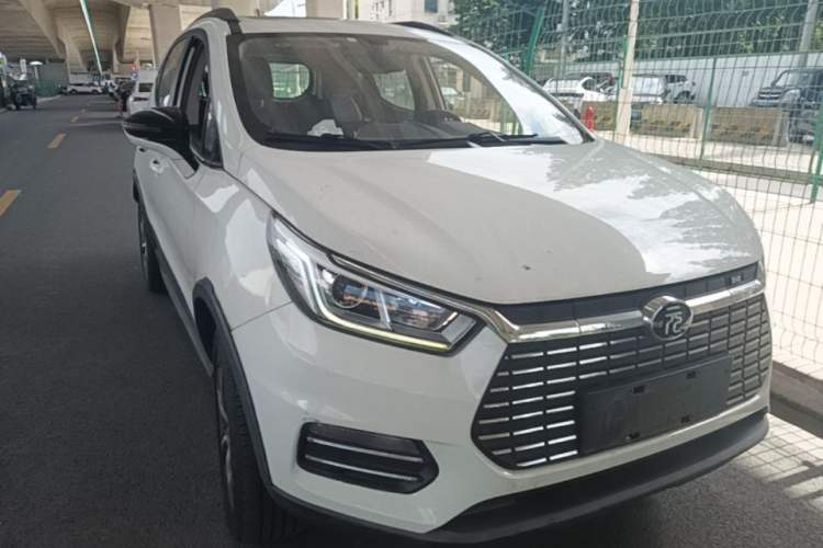 Used BYD Yuan New Energy 2018 EV360 Smart Connected Cool Model Front Right 45 Deg