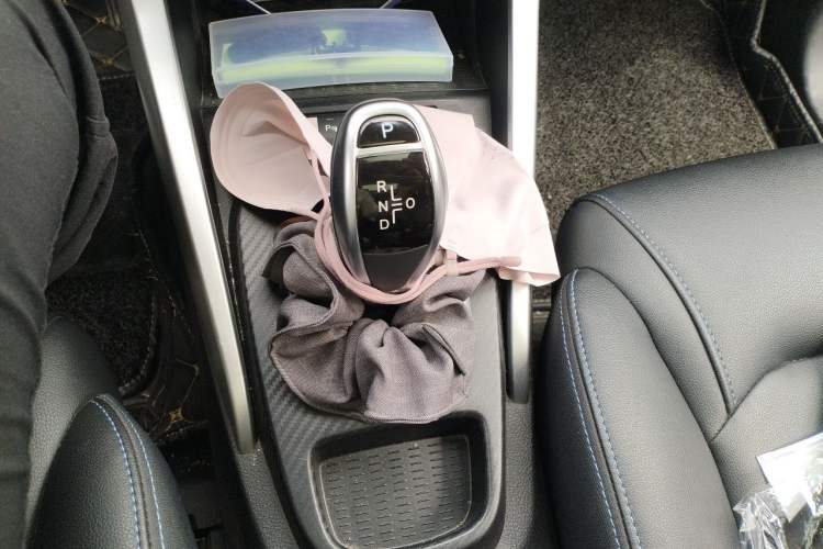 Used BYD Yuan New Energy 2018 EV360 Smart Connect Cool Edition Gear Lever