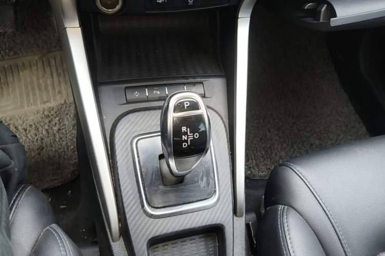 Used BYD Yuan New Energy 2018 EV360 Smart Connect Cool Edition Gear Lever