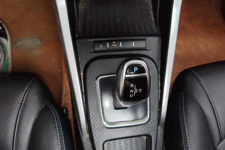Used BYD Yuan New Energy 2018 EV360 Smart Connect Cool Edition Gear Lever