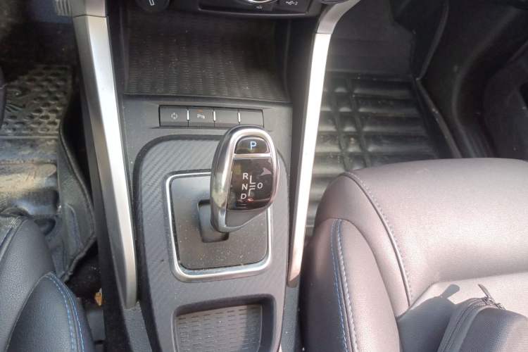 Used BYD Yuan New Energy 2018 EV360 Smart Connect Cool Edition Gear Lever