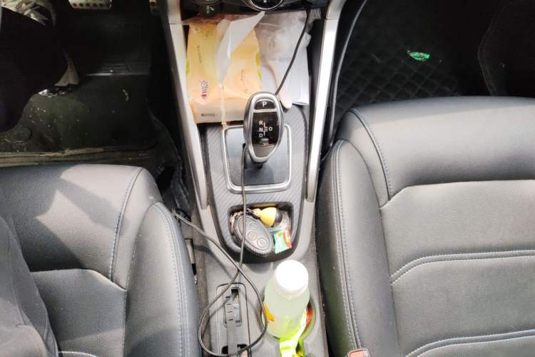 Used BYD Yuan New Energy 2018 EV360 Smart Connected Cool Model Gear Lever