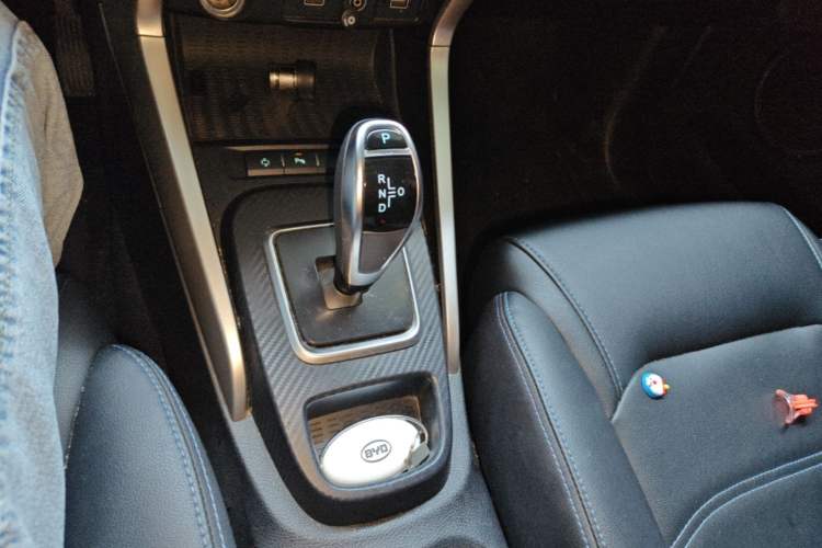 Used BYD Yuan New Energy 2018 EV360 Smart Connect Cool Edition Gear Lever
