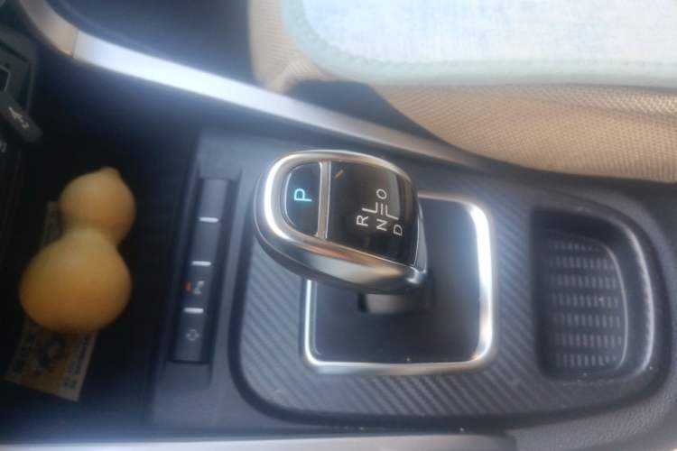 Used BYD Yuan New Energy 2018 EV360 Smart Connect Cool Edition Gear Lever