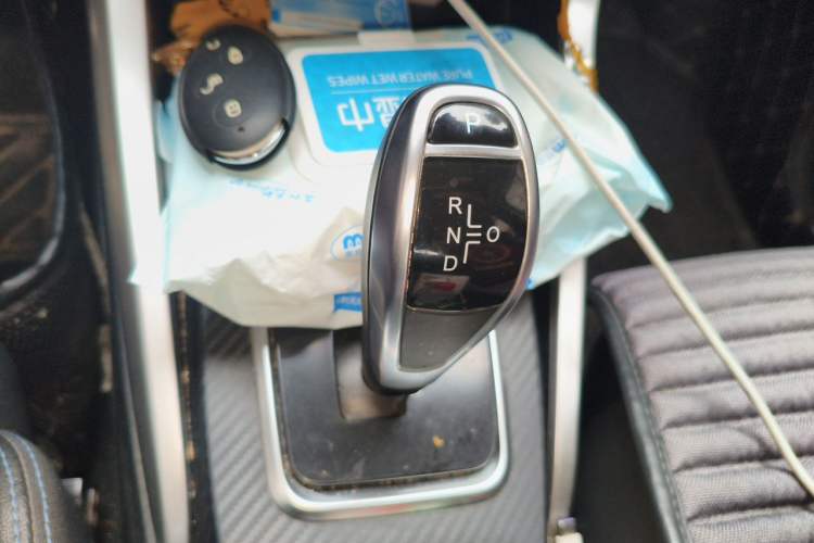Used BYD Yuan New Energy 2018 EV360 Smart Connect Cool Edition Gear Lever