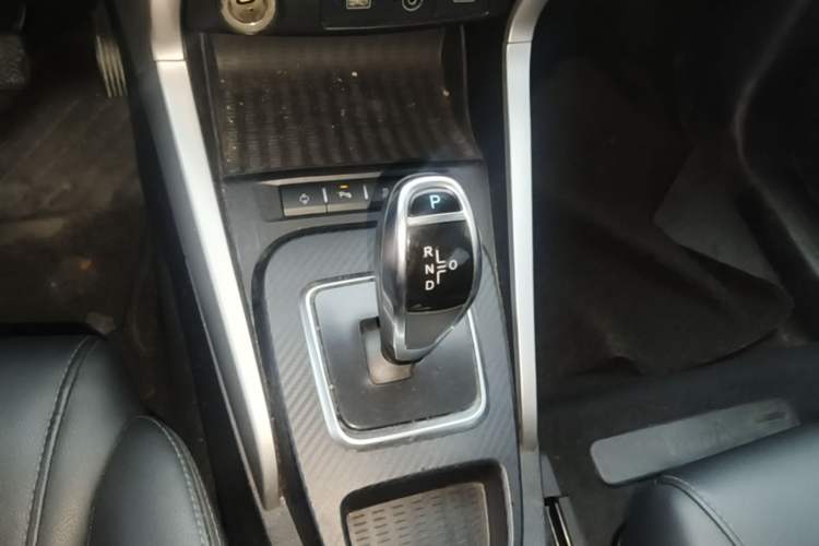 Used BYD Yuan New Energy 2018 EV360 Smart Connected Cool Model Gear Lever