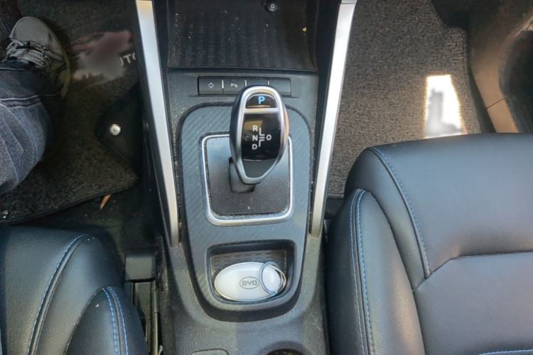 Used BYD Yuan New Energy 2018 EV360 Smart Connect Cool Edition Gear Lever