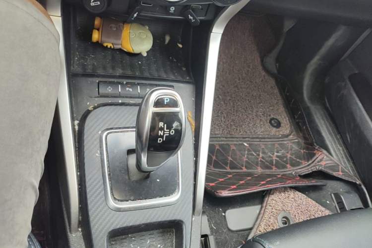 Used BYD Yuan New Energy 2018 EV360 Smart Connected Cool Model Gear Lever