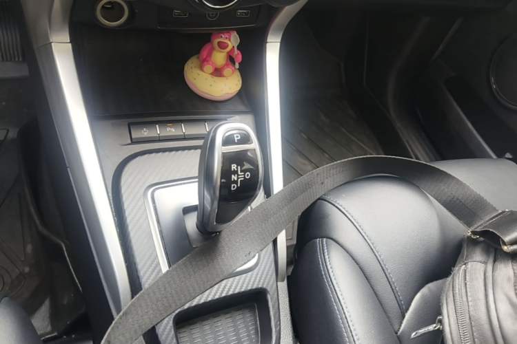 Used BYD Yuan New Energy 2018 EV360 Smart Connect Cool Edition Gear Lever