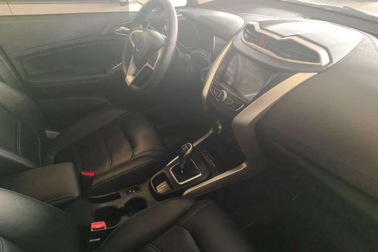 Used BYD Yuan New Energy 2018 EV360 Smart Connect Cool Edition Interior 1