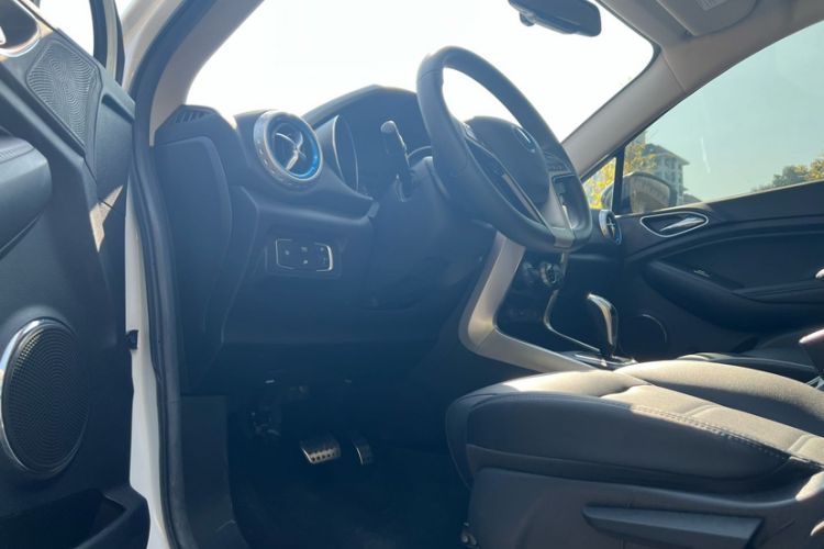 Used BYD Yuan New Energy 2018 EV360 Smart Connect Cool Edition Interior 1