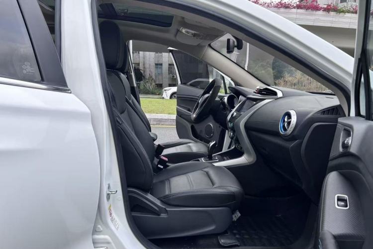 Used BYD Yuan New Energy 2018 EV360 Smart Connect Cool Edition Interior 1