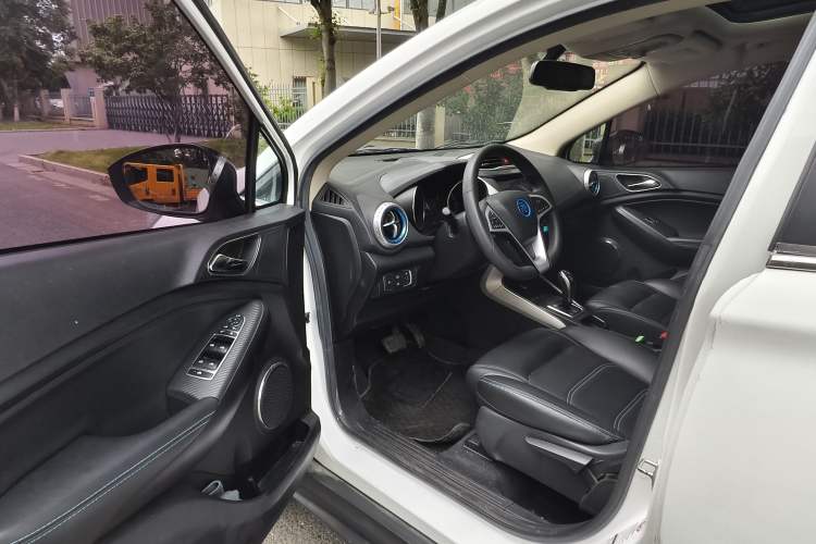 Used BYD Yuan New Energy 2018 EV360 Smart Connect Cool Edition Interior 2