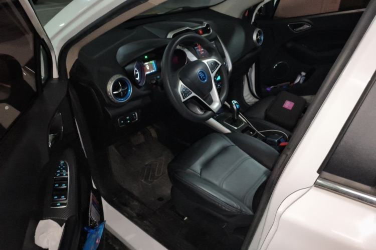 Used BYD Yuan New Energy 2018 EV360 Smart Connected Cool Model Interior 3
