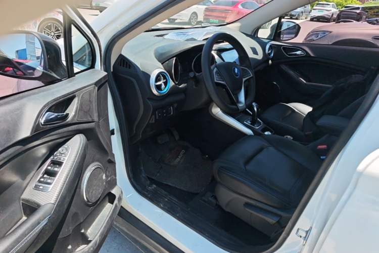 Used BYD Yuan New Energy 2018 EV360 Smart Connect Cool Edition Interior 3
