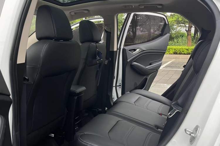 Used BYD Yuan New Energy 2018 EV360 Smart Connect Cool Edition Interior 3