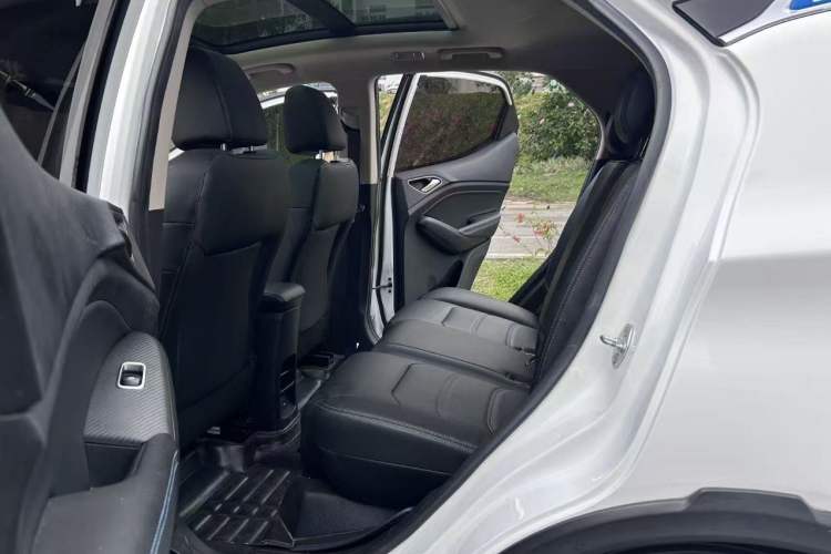 Used BYD Yuan New Energy 2018 EV360 Smart Connect Cool Edition Interior 3