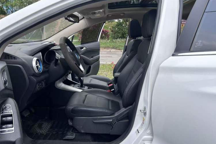 Used BYD Yuan New Energy 2018 EV360 Smart Connect Cool Edition Interior 4