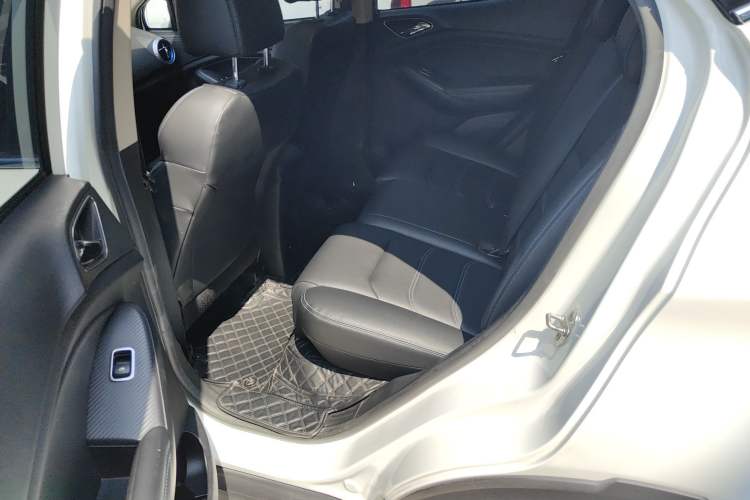 Used BYD Yuan New Energy 2018 EV360 Smart Connect Cool Edition Interior 5
