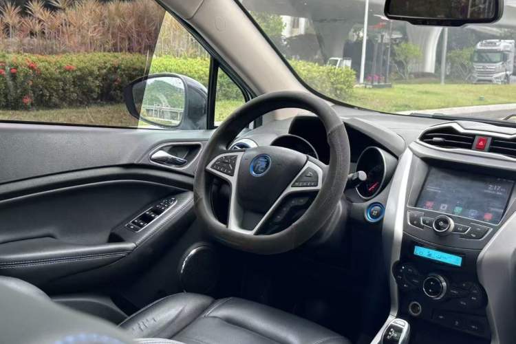 Used BYD Yuan New Energy 2018 EV360 Smart Connect Cool Edition Interior 5