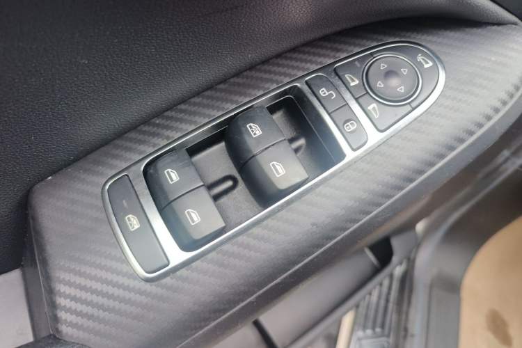 Used BYD Yuan New Energy 2018 EV360 Smart Connect Cool Edition Interior 6