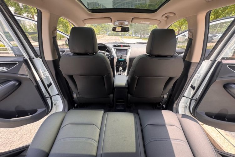 Used BYD Yuan New Energy 2018 EV360 Smart Connect Cool Edition Interior 8
