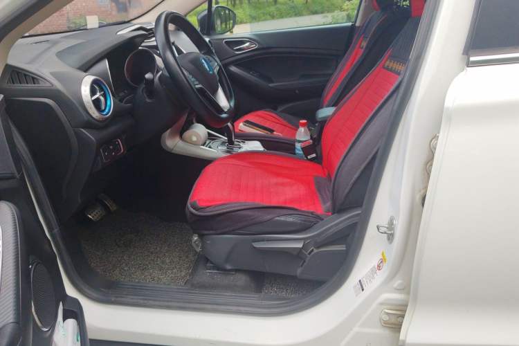 Used BYD Yuan New Energy 2018 EV360 Smart Connected Cool Model Left Front Seat