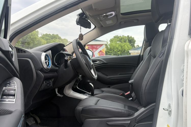 Used BYD Yuan New Energy 2018 EV360 Smart Connected Cool Model Left Front Seat