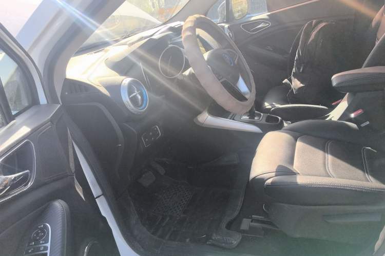 Used BYD Yuan New Energy 2018 EV360 Smart Connected Cool Model Left Front Seat