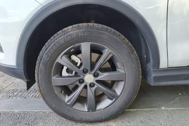 Used BYD Yuan New Energy 2018 EV360 Smart Connect Cool Edition Left Front Wheel Hub