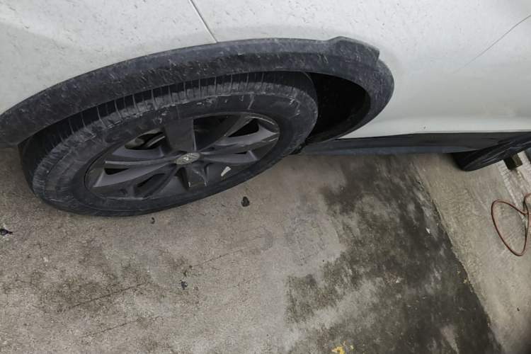 Used BYD Yuan New Energy 2018 EV360 Smart Connect Cool Edition Left Front Wheel Hub