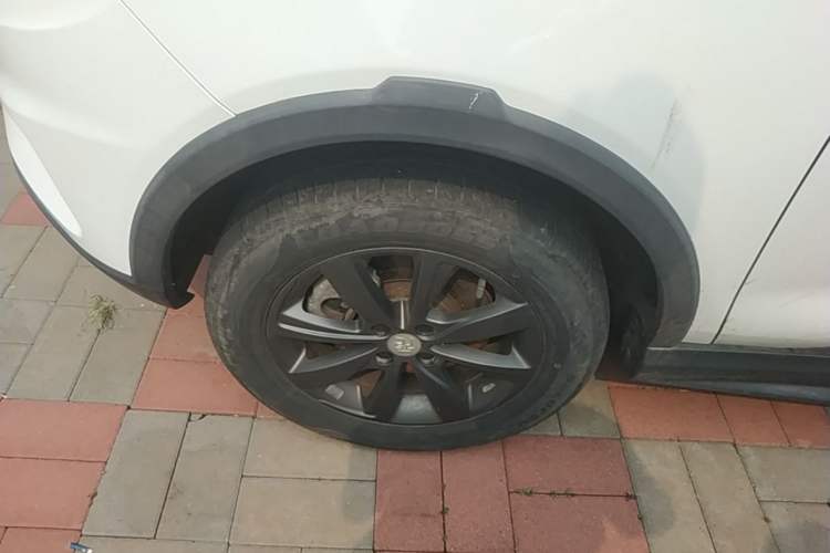 Used BYD Yuan New Energy 2018 EV360 Smart Connect Cool Edition Left Front Wheel Hub
