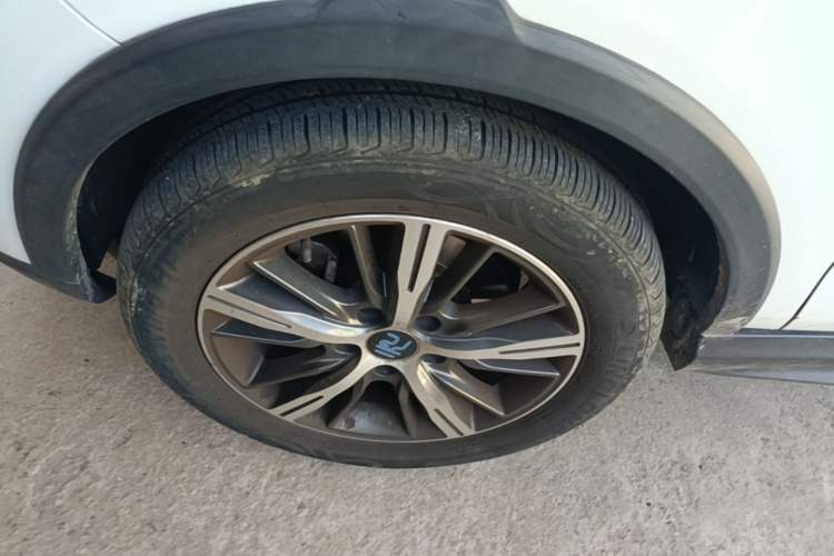 Used BYD Yuan New Energy 2018 EV360 Smart Connected Cool Model Left Front Wheel Hub