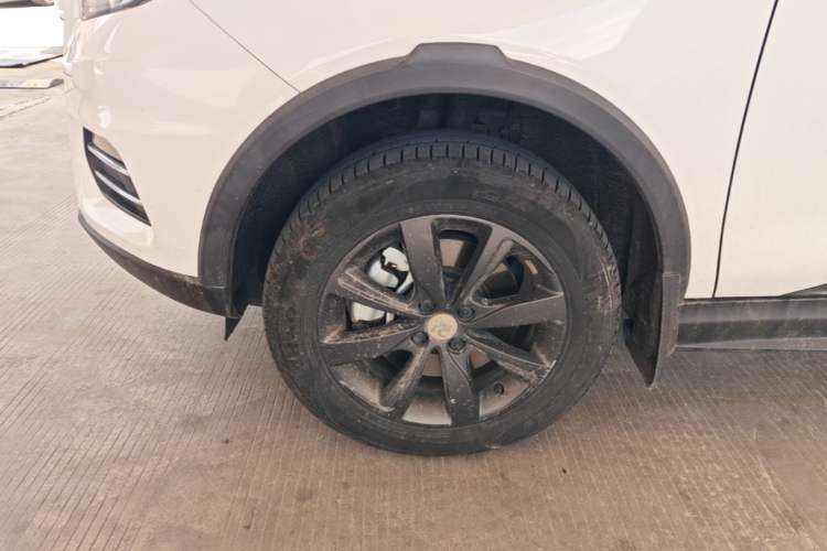 Used BYD Yuan New Energy 2018 EV360 Smart Connect Cool Edition Left Front Wheel Hub
