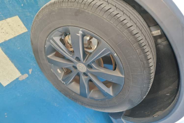 Used BYD Yuan New Energy 2018 EV360 Smart Connect Cool Edition Left Front Wheel Hub