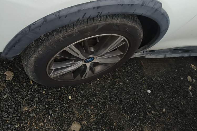 Used BYD Yuan New Energy 2018 EV360 Smart Connected Cool Model Left Front Wheel Hub