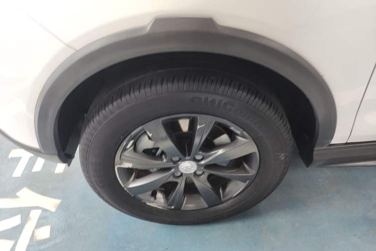 Used BYD Yuan New Energy 2018 EV360 Smart Connect Cool Edition Left Front Wheel Hub