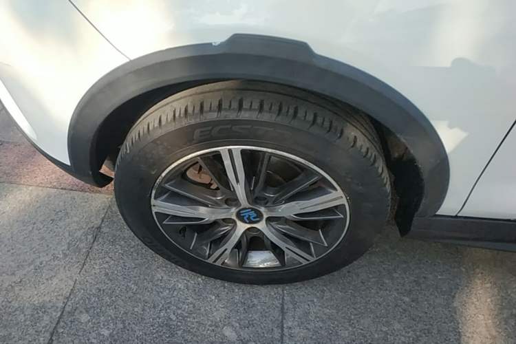 Used BYD Yuan New Energy 2018 EV360 Smart Connected Cool Model Left Front Wheel Hub