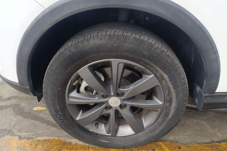 Used BYD Yuan New Energy 2018 EV360 Smart Connect Cool Edition Left Front Wheel Hub