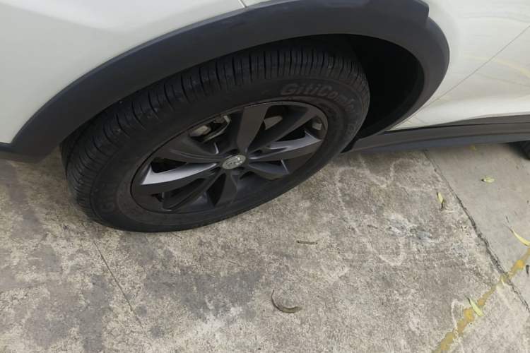 Used BYD Yuan New Energy 2018 EV360 Smart Connect Cool Edition Left Front Wheel Hub