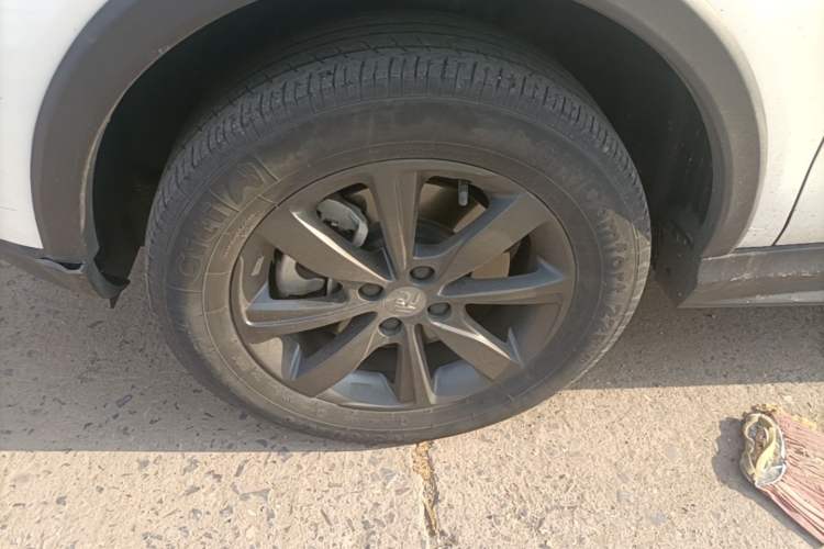 Used BYD Yuan New Energy 2018 EV360 Smart Connect Cool Edition Left Front Wheel Hub